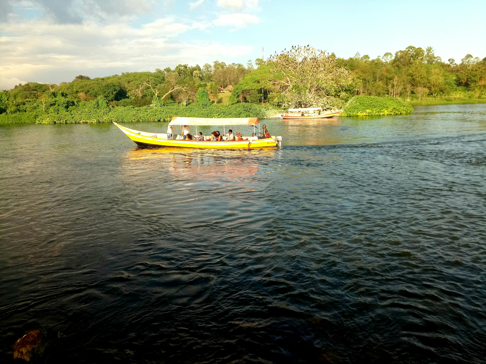 White-water rafting on the Nile — Jinja adventure, Uganda